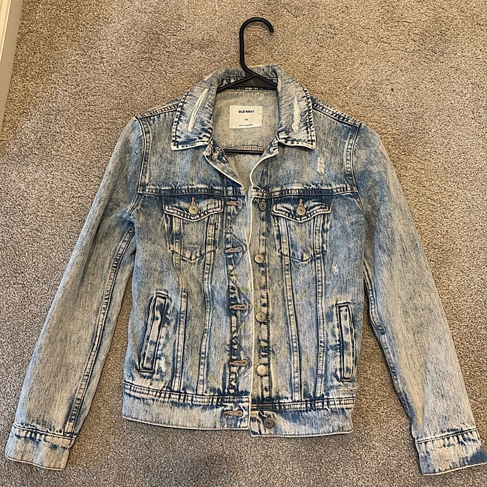 Excellent condition / gently used distressed XS jean jacket.